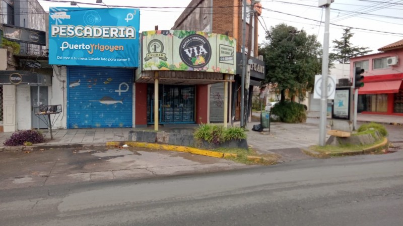 Locales y Vivienda con espacio aereo en Pacheco Centro