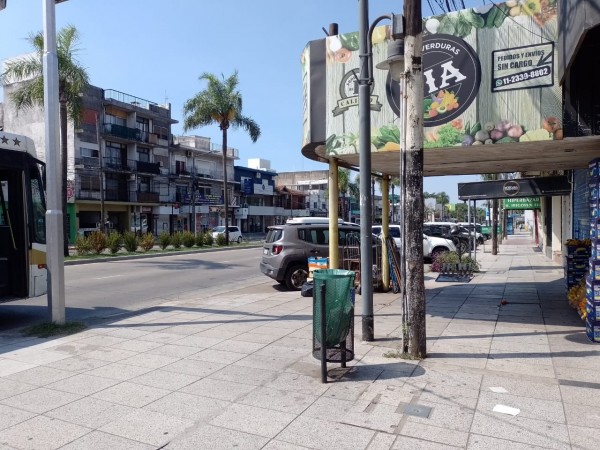 Locales y Vivienda con espacio aereo en Pacheco Centro