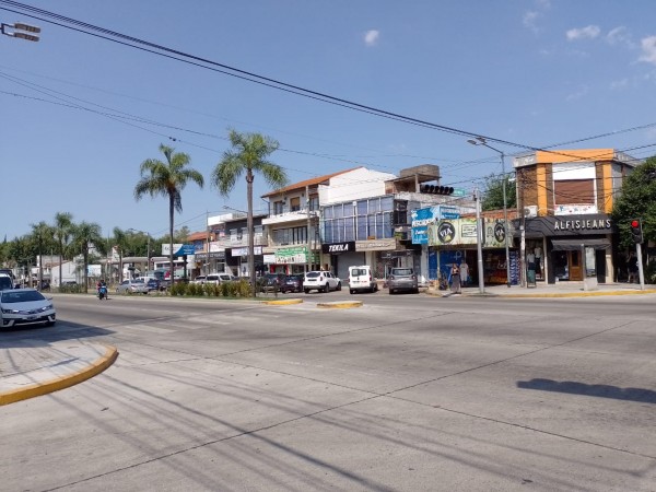 Locales y Vivienda con espacio aereo en Pacheco Centro