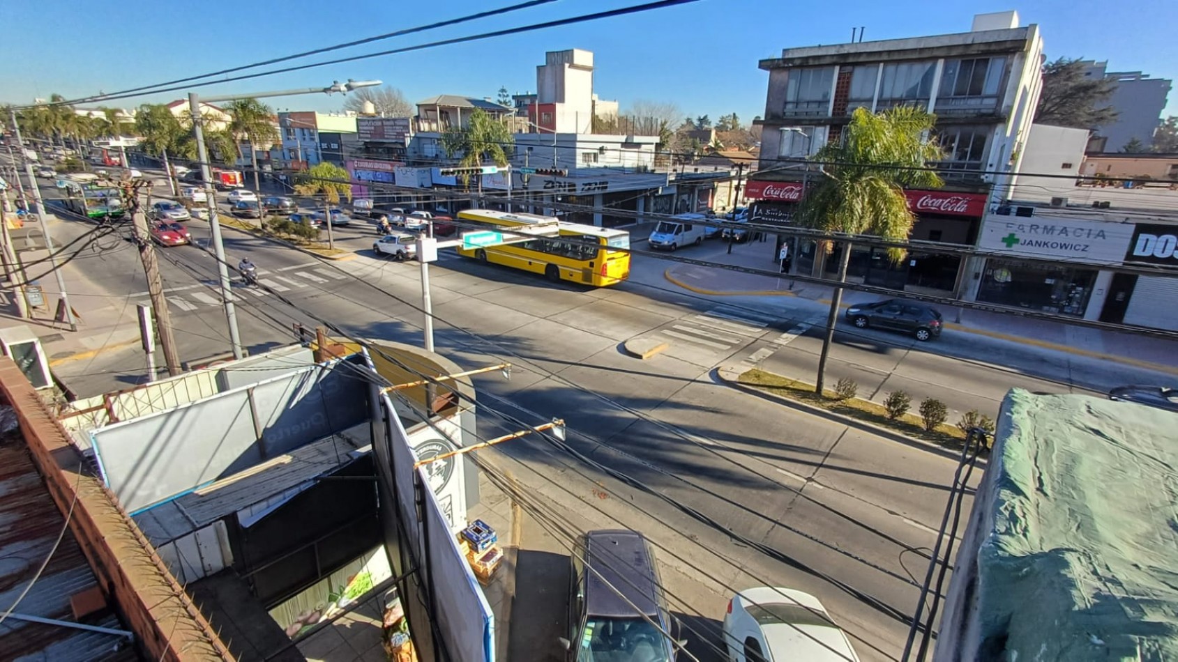 Locales y Vivienda con espacio aereo en Pacheco Centro