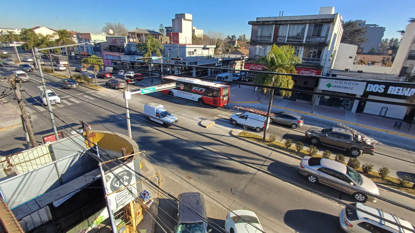 Locales y Vivienda con espacio aereo en Pacheco Centro