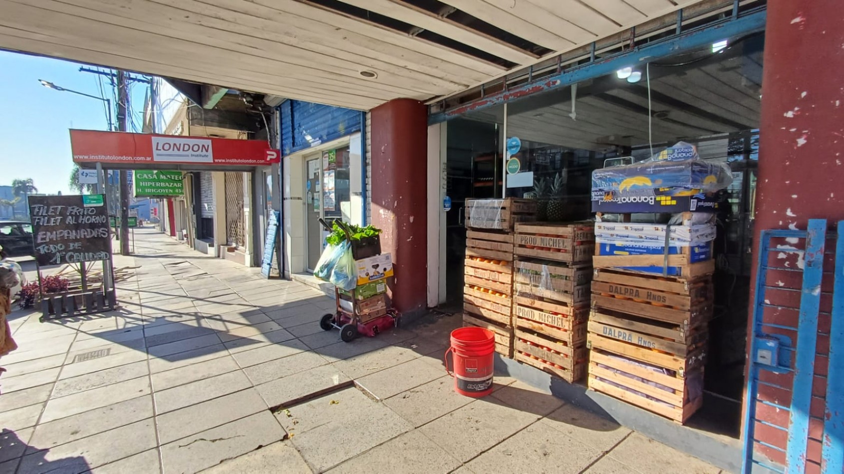 Locales y Vivienda con espacio aereo en Pacheco Centro