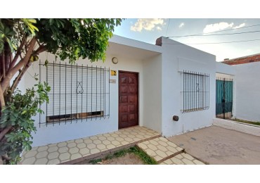 CASA EN VENTA + DEPTO, PH 