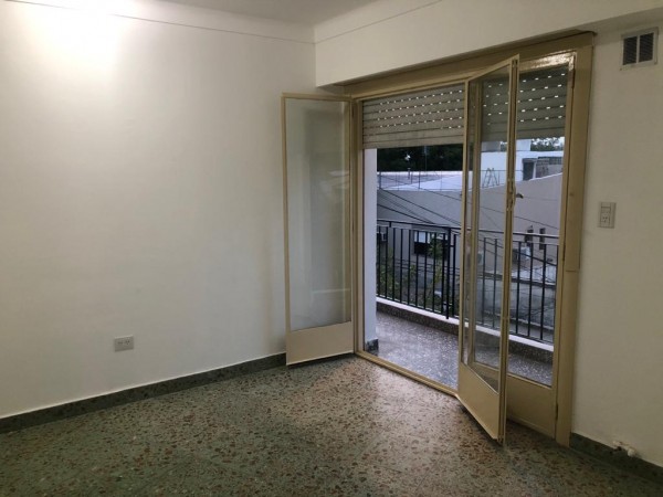 Se vende departamento de 3 amb en Villa Adelina