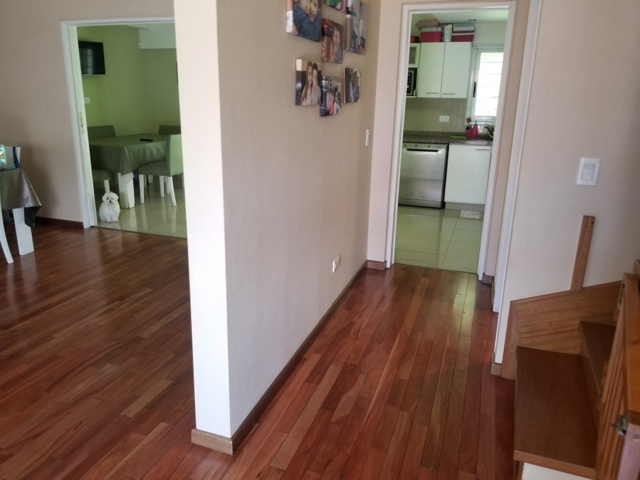 Se vende Moderna y amplisima casa en complejo de 5 casas en Martinez 