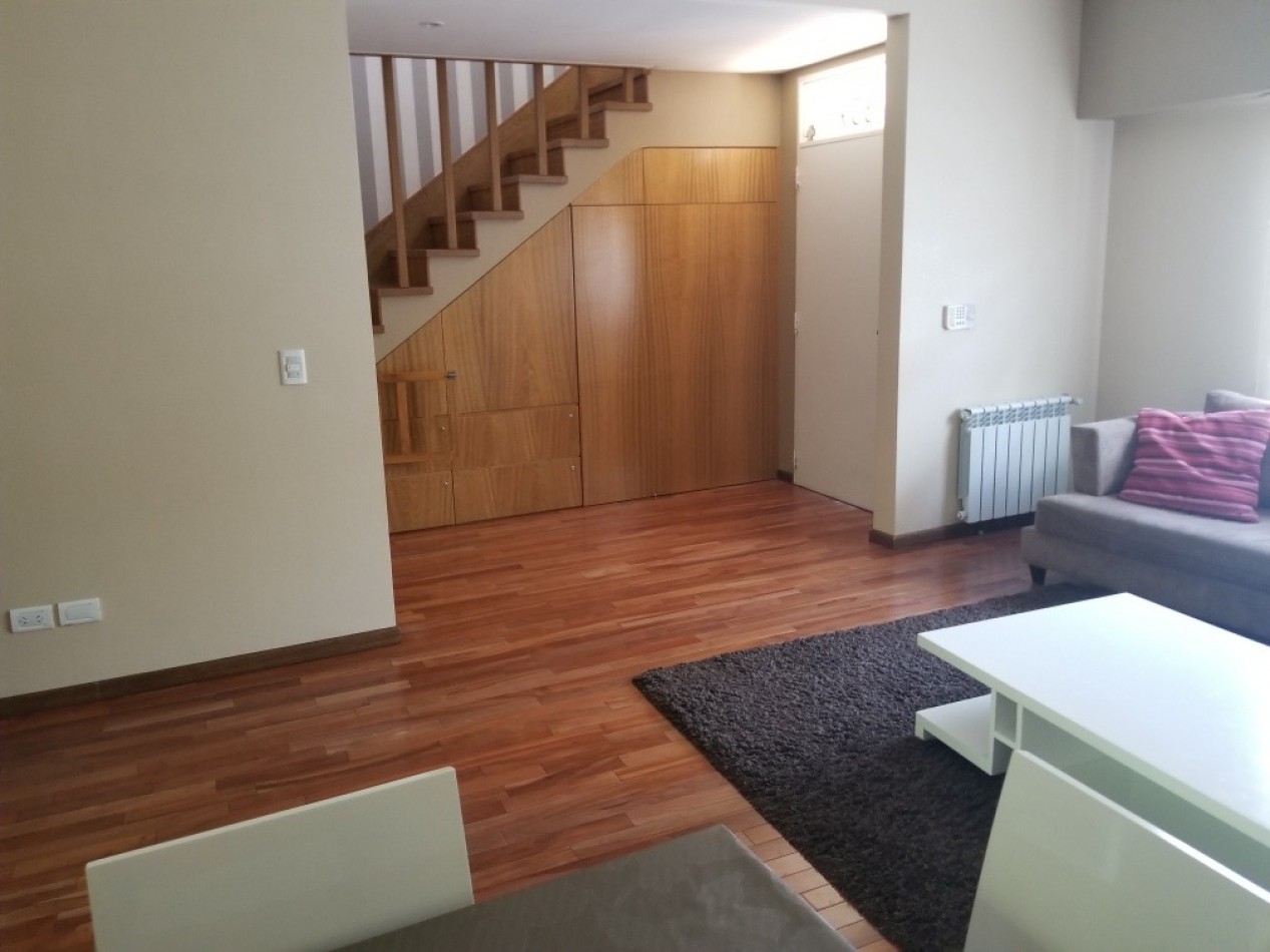 Se vende Moderna y amplisima casa en complejo de 5 casas en Martinez 