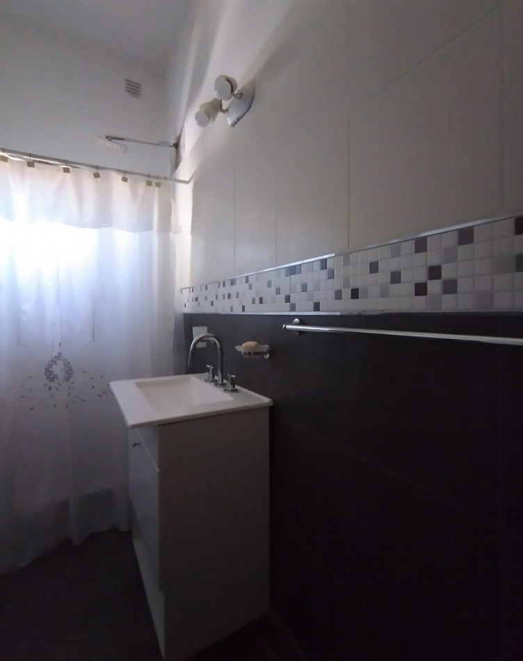 ¡Descubre tu proximo hogar en esta encantadora casa en venta de 3 amb mas departamento de 2 amb en Don Torcuato!