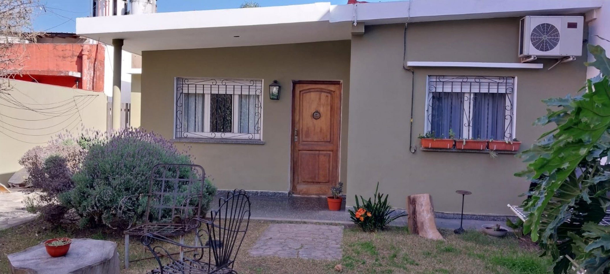 ¡Descubre tu proximo hogar en esta encantadora casa en venta de 3 amb mas departamento de 2 amb en Don Torcuato!