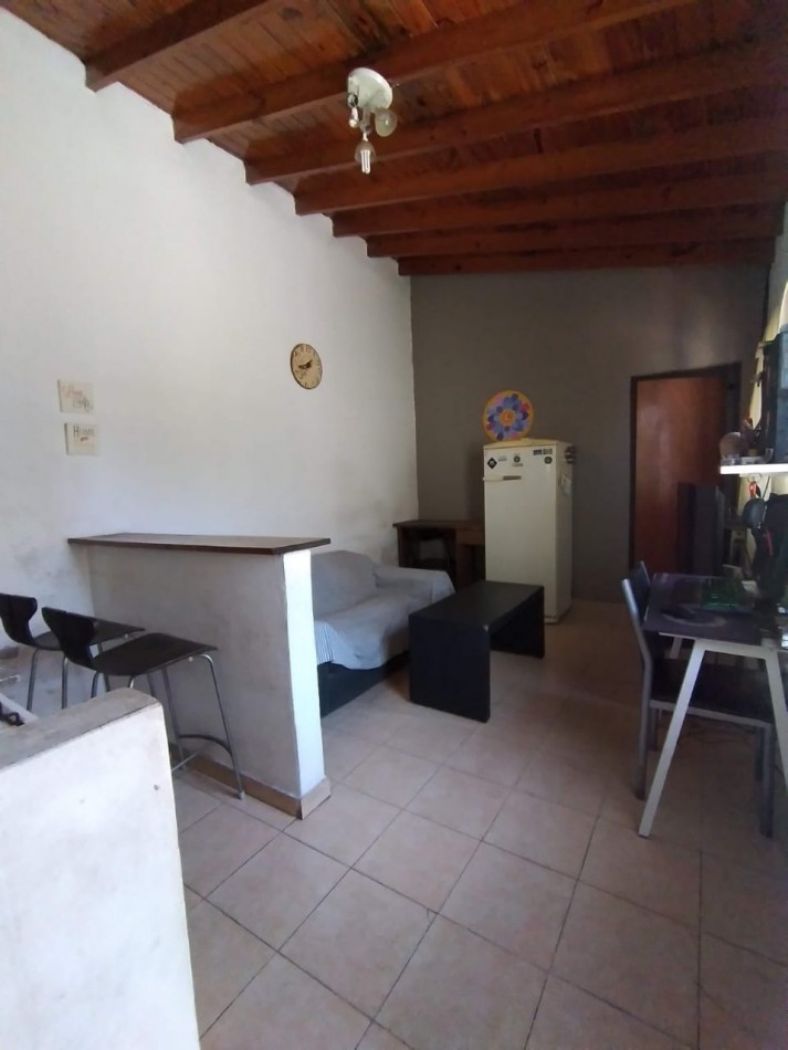 ¡Descubre tu proximo hogar en esta encantadora casa en venta de 3 amb mas departamento de 2 amb en Don Torcuato!