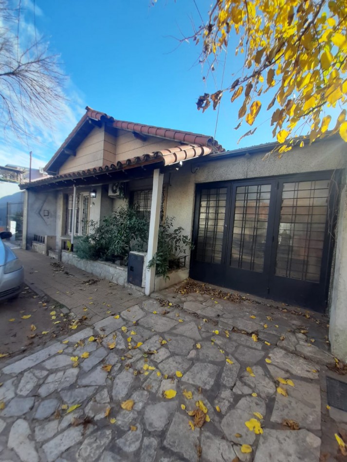 ¡Descubre tu proximo hogar en esta encantadora casa en venta en Carapachay!