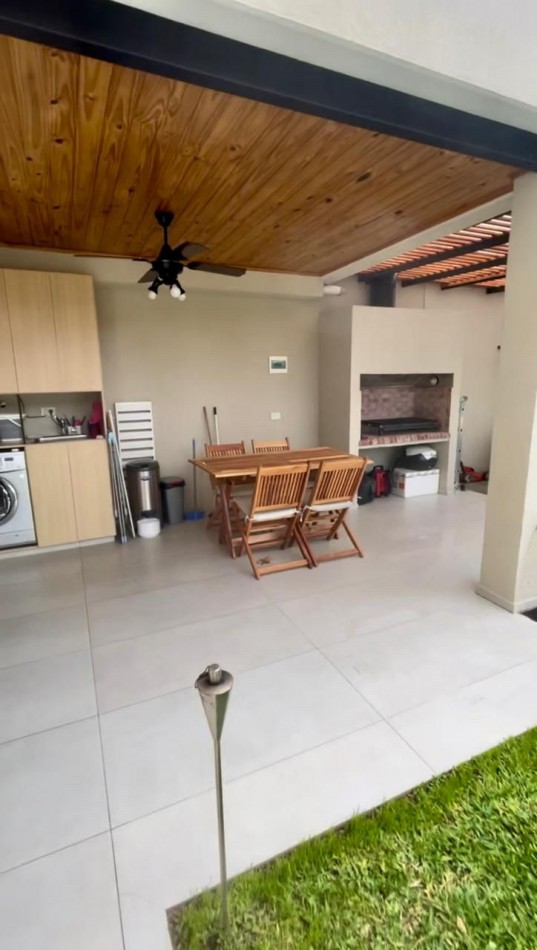 Se Vende Casa de 4 amb en Martinez